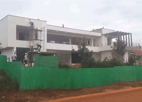 External finishes and scaffolding at the Kijani Ridge house